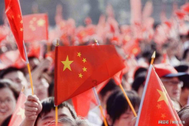 博物院丨夔纹扁足方鼎:很特别