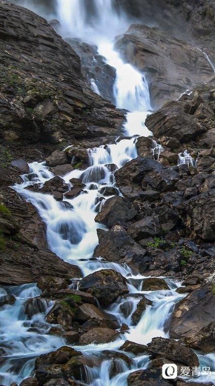 江西上犹：双溪草山“瀑布云”波澜壮阔