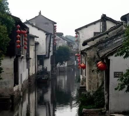 大型警车找轮胎
