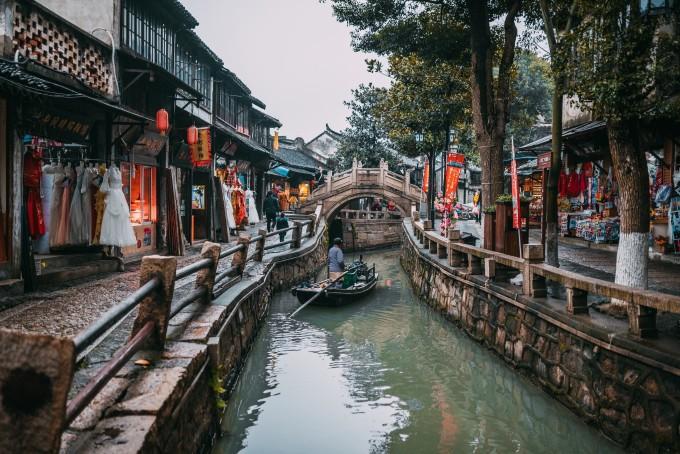解答疑惑 尽在吉鹿力问答社区我和男朋友说你知道为什么我喜欢让你睡觉抱着我吗?因为有安全的感觉,然后我男朋友很开心为什么