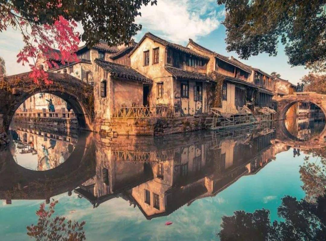 亲王的衣服上只能绣蟒那么龙和蟒的区别是什么？游戏画面
